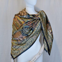 CLOSERIE BLACK&GOLD SILK SATIN WRAP